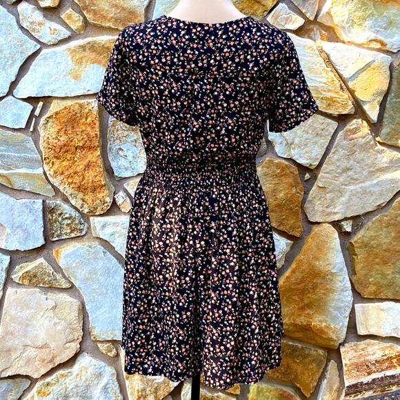 Button Down Fit & Flare Dress Black with Petite Flowers Size M - Picture 4 of 10
